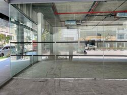 Middle Road (D7), Retail #453821101